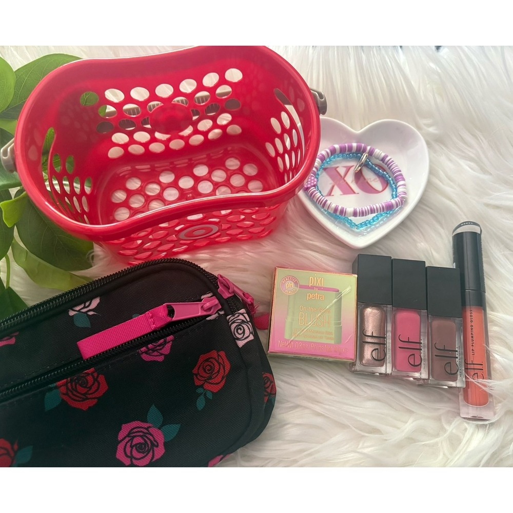 Cute elf/target bundle! - Picture 2 of 5